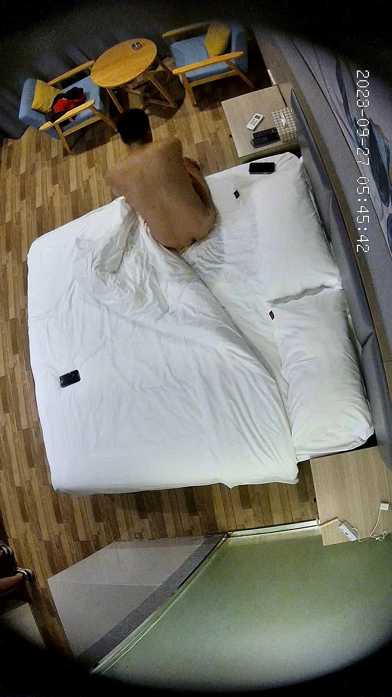 带美女酒店开房，迫不及待扒下短裤，张开双腿直接开操，爽的娇喘，呻吟不断-111111111